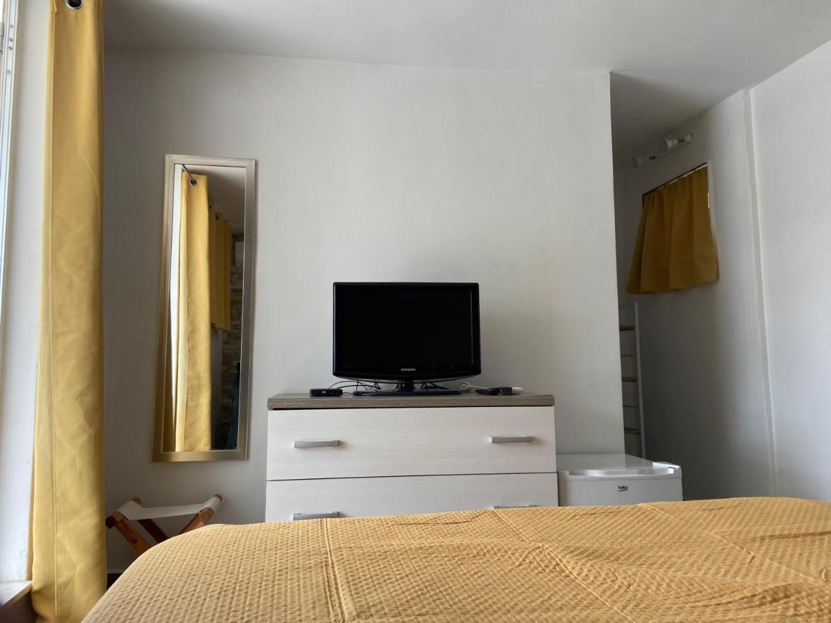 Sqaq Numru 1 Accomodation Hotell Rabat Exteriör bild