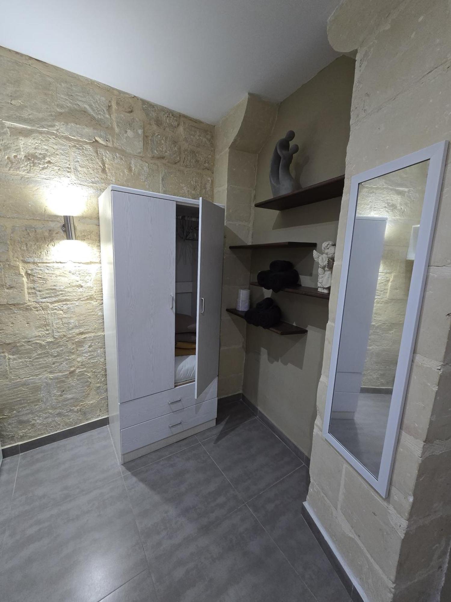 Sqaq Numru 1 Accomodation Hotell Rabat Exteriör bild