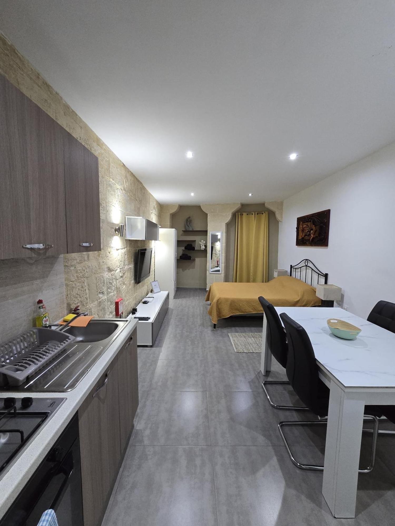 Sqaq Numru 1 Accomodation Hotell Rabat Exteriör bild