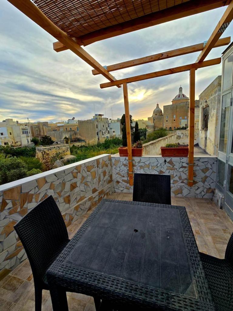 Sqaq Numru 1 Accomodation Hotell Rabat Exteriör bild