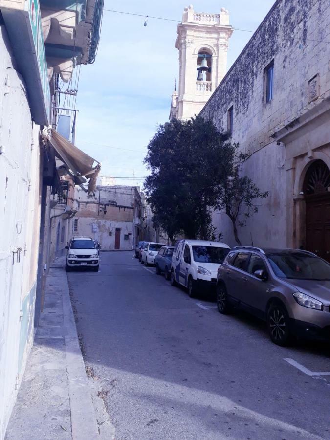 Sqaq Numru 1 Accomodation Hotell Rabat Exteriör bild